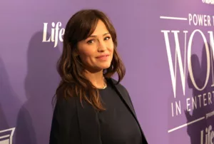 Jennifer Garner est en pourparlers pour rejoindre son mari Ben Affleck dans son prochain film, Animals. Le thriller policier, qui sera diffusé sur Netflix, mettra également en vedette Matt Damon. Si tout se passe bien, le tournage commencera à Los […]