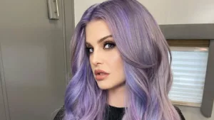 Au milieu de la tendance croissante aux médicaments amaigrissants, Kelly Osbourne a déclaré son approbation pour Ozempic. Malgré la mise en garde de sa mère Sharon Osbourne contre ce médicament, le chanteur de 39 ans affirme que « cela fonctionne […]