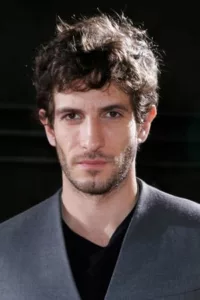 Joaquim Gutiérrez Ylla (born 27 March 1981) better known as Quim Gutiérrez is a Spanish actor. He won the 2006 Goya Award for Best New Actor for his performance in Azuloscurocasinegro.   Date d’anniversaire : 27/03/1981