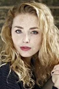 Freya Mavor is a Scottish actress and model best known for playing Mini McGuinness in the E4 teen drama Skins.   Date d’anniversaire : 13/08/1993