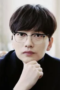 Lee Dong-hwi (born July 22, 1985), is a South Korean actor. He gained recognition through his role in the Korean drama Reply 1988 (2015–2016), the third installment of the Reply series by tvN.   Date d’anniversaire : 22/07/1985