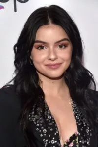 Ariel Winter (born January 28, 1998) is an American actress and singer. She is best known for her role as Alex Dunphy on TV’s Modern Family.   Date d’anniversaire : 28/01/1998