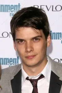 Josh Janowicz was born on September 15, 1981 in Mukwonago, Wisconsin, USA as Joshua Janowicz. He is an actor and director, known for Charlie’s Angels: Full Throttle (2003), The Chumscrubber (2005) and Life Like (2019).   Date d’anniversaire : 15/09/1981