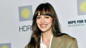 Dakota Johnson a partagé son enthousiasme pour la formation de cascadeurs et la conduite de cascades lors de la préparation de son prochain film, Madame Web. Lors de son apparition dans The Tonight Show avec Jimmy Fallon, elle a révélé […]