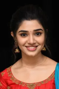 Krithi Shetty is an Indian film Actress, who has worked predominantly in Telugu movie industry.   Date d’anniversaire : 21/09/2003