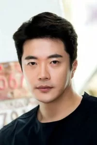 Kwon Sang-woo (권상우) is a South Korean actor. He was born on August 5, 1976.   Date d’anniversaire : 05/08/1976