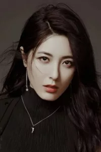 Zeng Li, an actress from mainland China, graduated from the Central Academy of Drama with a 96 class with undergraduate degree. He is also known as the « Eight Golden Hairpins » of Chinese Opera.   Date d’anniversaire : 17/09/1978