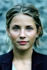 Tuva Moa Matilda Karolina Novotny Hedström is a Swedish actress, director, and singer. She was born in Stockholm, and was raised in Åmot, Brunskog, outside Arvika. She is the daughter of Czech film director David Jan Novotný and Swedish artist […]