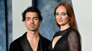 Sophie Turner retire ses allégations de « non-retour injustifié » contre Joe Jonas après avoir conclu un accord de garde de leurs enfants. Un juge américain a approuvé le plan de consentement signé par les deux célébrités, qui avait également été approuvé […]