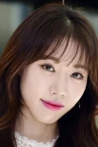Kang Eun-hye, better known by her stage name Viki, or Baek Da-eun is a South Korean singer and actress. She is a former member of the South Korean girl group Dal Shabet.   Date d’anniversaire : 28/03/1988