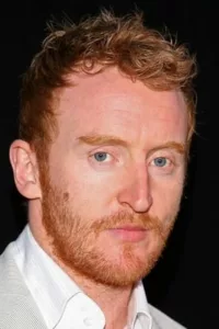 Anthony « Tony » Curran (born 13 December 1969) is a Scottish actor. Curran was born in Glasgow, Scotland. He is an alumnus of Holyrood Secondary School and is a graduate of the Royal Scottish Academy of Music and Drama. Tony rose […]