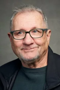 Ed O’Neill (born April 12, 1946) is an American actor. He is best known for his roles on Married… with Children and Modern Family.   Date d’anniversaire : 12/04/1946
