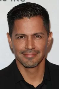 Javier Manuel Hernandez Jr. (né le 20 février 1978) est un acteur et mannequin américain d’origine mexicaine.   Date d’anniversaire : 20/02/1978