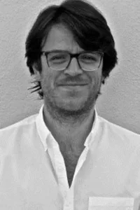 Gareth Dunnet-Alcocer is a Mexican director and screenwriter.   Date d’anniversaire : //