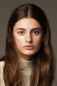 Diana Silvers is an American model and actress. She made her televised debut in the Blumhouse horror antholgy series ‘Into The Dark’ and her feature film debut with M. Night Shyamalan’s ‘Glass’ (2019). In that same year, she also co-starred […]