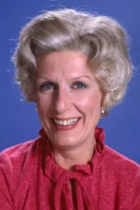Nancy Lou Marchand was an American actress. She began her career in theater in 1951. She was most famous for her television portrayals of Margaret Pynchon on Lou Grant and Livia Soprano on The Sopranos.   Date d’anniversaire : 19/06/1928