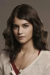 Sofia Black D’Elia is an American actress. She is known for her roles in All My Children, Skins and Gossip Girl.   Date d’anniversaire : 24/12/1991