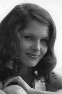Lois Chiles est une actrice américaine, née le 15 avril 1947 à Houston. Elle est principalement connue pour ses rôles marquants dans les films Mort sur le Nil et le James Bond Moonraker. Avant de commencer sa carrière cinématographique, Lois […]