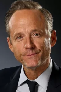John Benjamin Hickey is an American stage and screen actor.   Date d’anniversaire : 25/06/1963