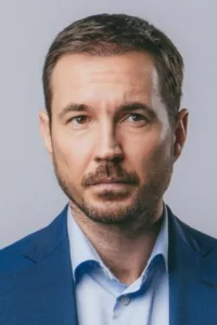 From Wikipedia, the free encyclopedia Martin Compston (born 8 May 1984) is a Scottish actor and former professional footballer. He is perhaps most notable for his role as Liam in Sweet Sixteen, and for his role as Ewan Brodie in […]