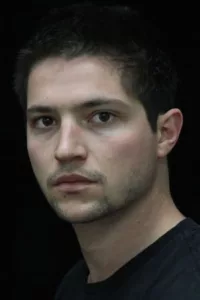 Thomas McDonell (born May 2nd, 1986) is an American actor.   Date d’anniversaire : 02/05/1986