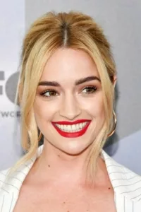 Brianne Howey is an American film and television actress.   Date d’anniversaire : 24/05/1989