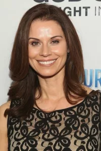 Jennifer Taylor is an American actress best known for her role as Chelsea Melini on the sitcom « Two and a Half Men. » She was born on April 19, 1972, in Hoboken, New Jersey, as Jennifer Bini. She began her acting […]