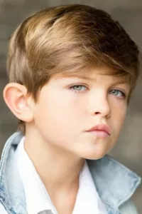 Billy Jenkins (born 20 August 2007) is a British film and television child actor.   Date d’anniversaire : 20/08/2007