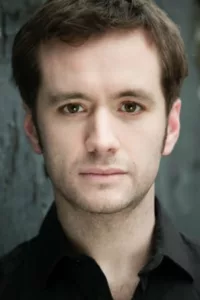 S​ean Biggerstaff was born on March 15, 1983 to a fireman and a community education worker. He joined a local drama group and he acted as « Augustus Gloop » in « Charlie and the Chocolate Factory ». After that, for six years, he […]