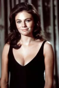 Mimi Sarkisian is an American actress best known for movies like One Flew Over the Cuckoo’s Nest (1975) and The Right Stuff (1983). She was born on July 18, 1951, in San Francisco, California, USA.   Date d’anniversaire : 18/07/1951