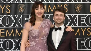 Daniel Radcliffe et Erin Darke se sont rencontrés pour la première fois en tant qu’amoureux à l’écran dans le film Kill Your Darlings. Leur alchimie s’est avérée réelle, dépassant les limites du plateau de tournage. Bien qu’ils préfèrent garder leur […]