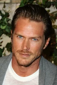 From Wikipedia, the free encyclopedia. Jason Lewis (born June 25, 1971) is an American actor and former fashion model. He became known worldwide for his role, Jerry « Smith » Jerrod, in the series Sex and the City. He appeared on the […]