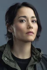 Sandrine Holt is a British-born Eurasian Canadian model turned actress.   Date d’anniversaire : 19/11/1972