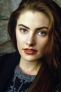 Mädchen Amick (born December 12, 1970) is an American actress best known for Twin Peaks and Twin Peaks: Fire Walk with Me.   Date d’anniversaire : 12/12/1970
