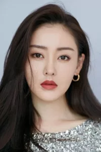 Zhang Tian’ai, also known by her English name Crystal Zhang, is a Chinese actress and model. She is best known for her breakout role in the 2015 hit web-drama « Go Princess Go ». Following her fame with « Go Princess Go », Zhang […]