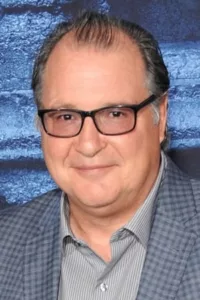 Kevin Dunn (born August 24, 1956) is an American actor who has appeared in supporting roles in a number of films and television series since the 1980s.   Date d’anniversaire : 24/08/1956