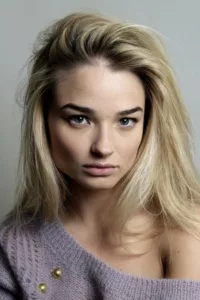 Emma Rigby is a British actress.   Date d’anniversaire : 25/09/1989