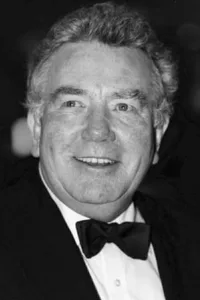 Albert Finney (May 9, 1936 – February 7, 2019) was an English actor. He attended the Royal Academy of Dramatic Art and worked in the theatre before attaining prominence on screen in the early 1960s, debuting with The Entertainer (1960), […]