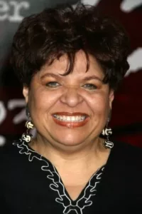 Patricia Belcher is an American stage, film and television actress, best known for her roles as Estelle Dabney on Disney Channel’s sitcom Good Luck Charlie, and as attorney Caroline Julian on the television series Bones.   Date d’anniversaire : 07/04/1954