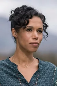 Vinette Robinson is an English actress. Her TV roles include Sherlock, Black Mirror and Doctor Who as civil rights campaigner Rosa Parks in Series 11.   Date d’anniversaire : 01/01/1981