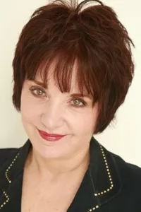 Ann Leslie « Lee » Garlington (born July 20, 1953) is an American actress. She’s known for her roles as Kirsten, Rose Nylund’s (Betty White) daughter in the final season of The Golden Girls, Ronnie – the mistress of Joey Tribbiani’s father […]