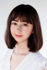 Actrice chinoise, Shuya Sophia Cai est née à Shanghai en 2008. La gamine débute très jeune une carrière à l’écran en interprétant dès l’âge de sept ans un rôle dans le film chinois Somewhere Only We Know (Jinglei Xu, 2015). […]