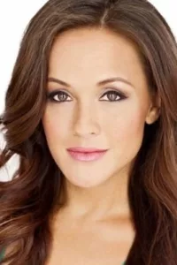Yan-Kay Crystal Lowe is a Canadian actress.   Date d’anniversaire : 20/01/1981