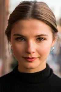 Stefanie Scott est une actrice et chanteuse américaine. Elle est principalement connue pour ses rôles de Lexi Reed dans Section Genius, de Julianne dans Amiennemies et Quinn dans Insidious : Chapitre 3 . Elle a fait un duo avec Carlon […]