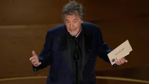 Au 96ème Oscars, la remise du prix du meilleur film par l’acteur vétéran Al Pacino a captivé Internet en raison de son caractère peu orthodoxe. La star du Parrain s’est détournée du format traditionnel de « Et le gagnant du meilleur […]