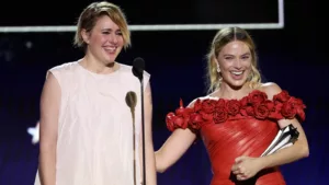 Greta Gerwig a finalement réagi à son snobisme aux Oscars pour Barbie. Elle n’a pas été nominée pour le meilleur réalisateur pour le film Barbie, mais elle a été nominée pour le meilleur scénario adapté. Dans une interview accordée à […]