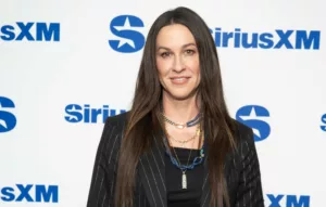 Alanis Morissette a été bouleversée par des révélations choquantes lors de sa participation à l’émission Finding Your Roots. Au cours de cette dernière, la chanteuse a découvert que ses grands-oncles, Gyorgy et Sandor Feuerstein, ont péri pendant l’Holocauste. Finding Your […]