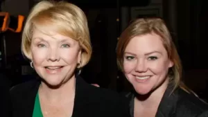 La fille de la vétéran du feuilleton Erika Slezak, Amanda Davies, est décédée à l’âge de 42 ans. L’actrice de 77 ans a confirmé la nouvelle de la mort de sa fille via une déclaration publiée lundi sur le site […]