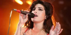 Nouveau biopic sur Amy Winehouse du réalisateur de 50 nuances de Grey La bande-annonce de Back to Black donne un aperçu du nouveau biopic sur la défunte auteure-compositrice-interprète Amy Winehouse, décédée des suites d’une intoxication alcoolique en 2011. Cet article […]