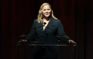 La célèbre humoriste et actrice Amy Schumer a révélé avoir été diagnostiqué atteinte du syndrome de Cushing. Selon le NHS, c’est une maladie rare engendrée par une surproduction de cortisol que l’on pourrait qualifier d’hormone du stress. Si elle n’est […]